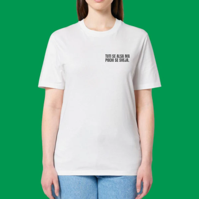 T-shirt TUTI SE ALSA MA POCHI SE SVEJA